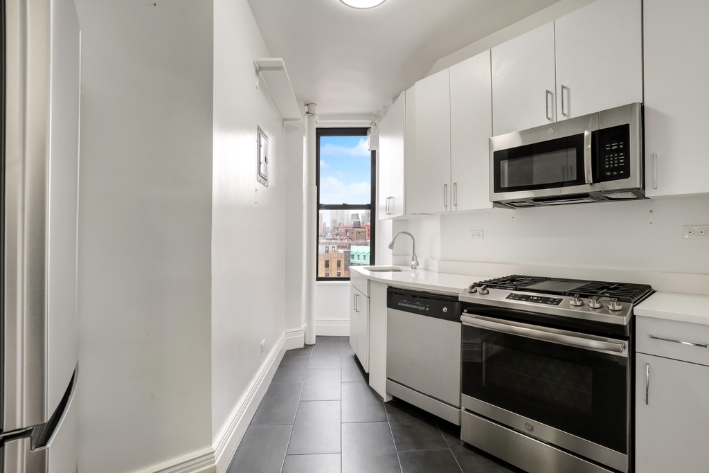 166 West 72nd Street - Photo 7