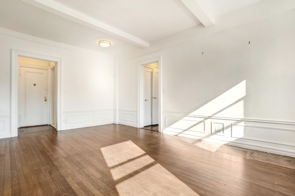 156 East 37th Street - Photo 3