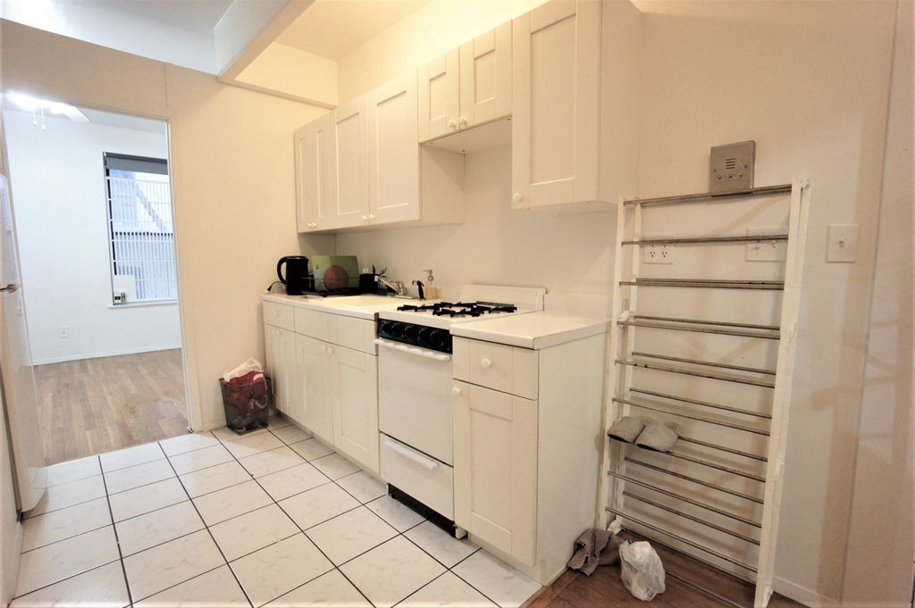 349 West 45th Street - Photo 4