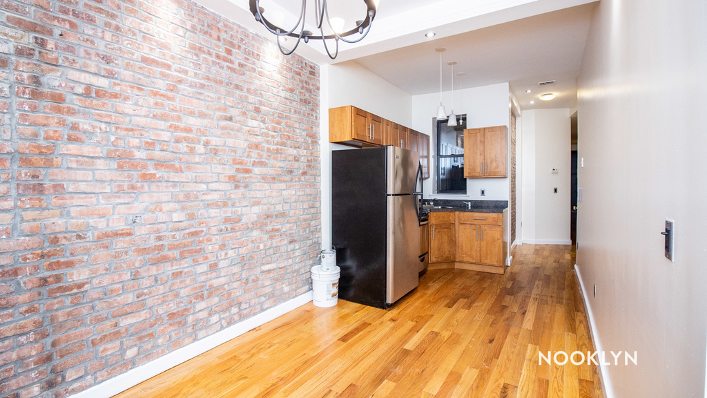 209 Taaffe Pl - Photo 1