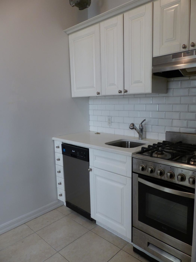 325 W 71st Street - Photo 1