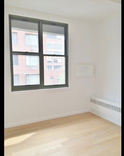 220 East 22nd Street - Photo 3