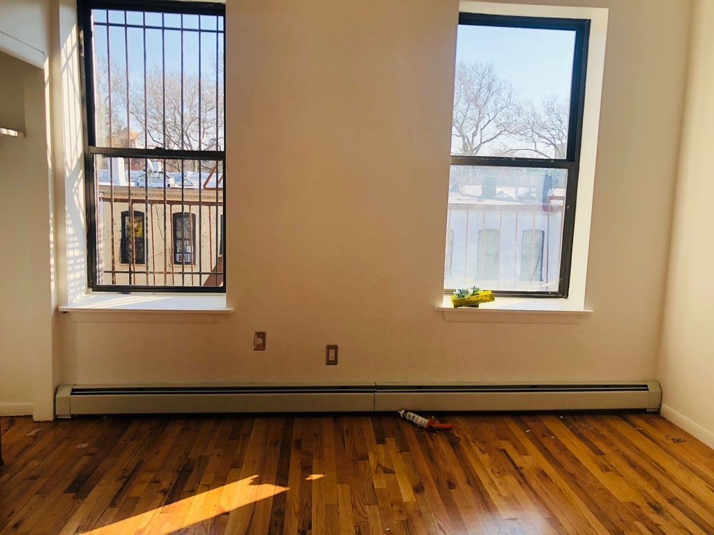 1342 Hancock Street - Photo 2