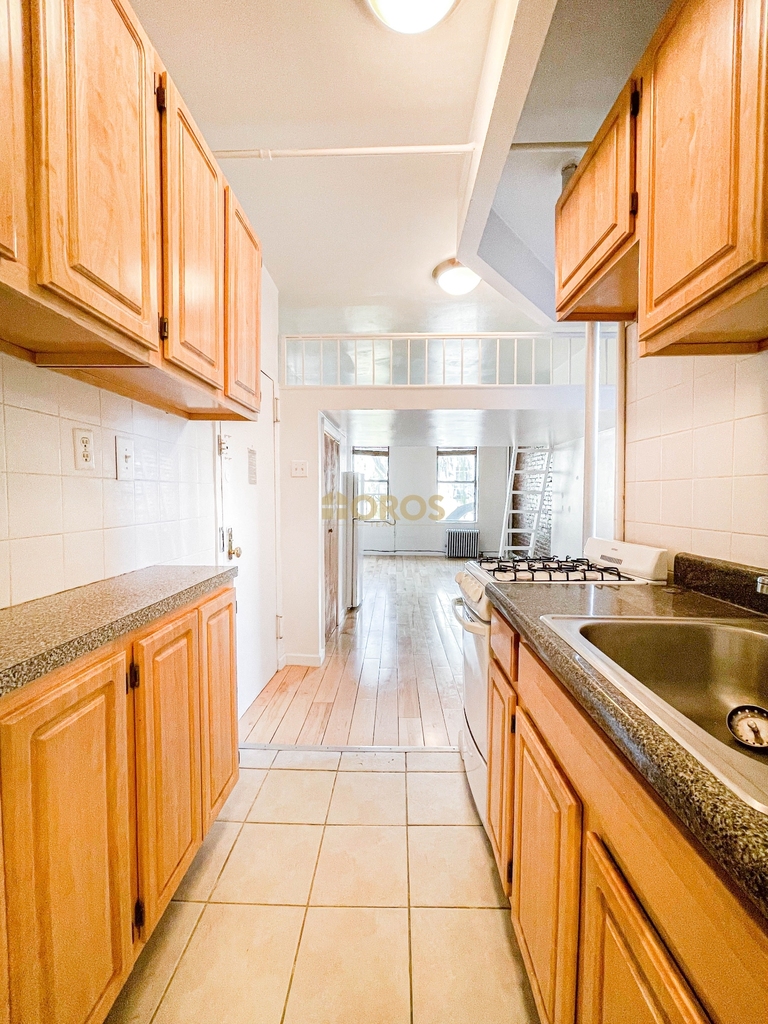 533 East 5th Street - Photo 5