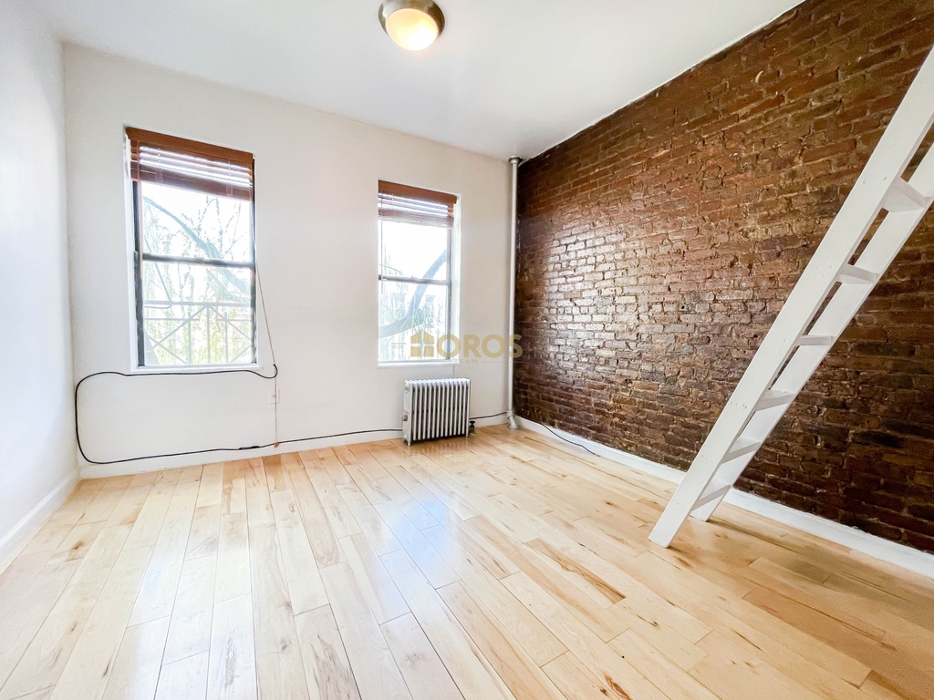 533 East 5th Street - Photo 0