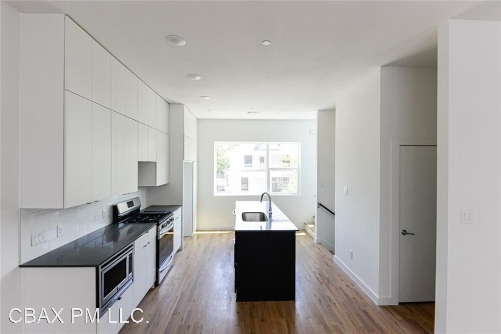 427 W 10th St Unit 103 - Photo 8