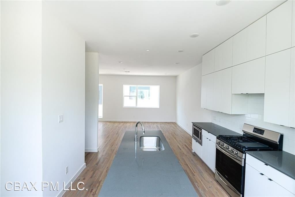 427 W 10th St Unit 103 - Photo 5