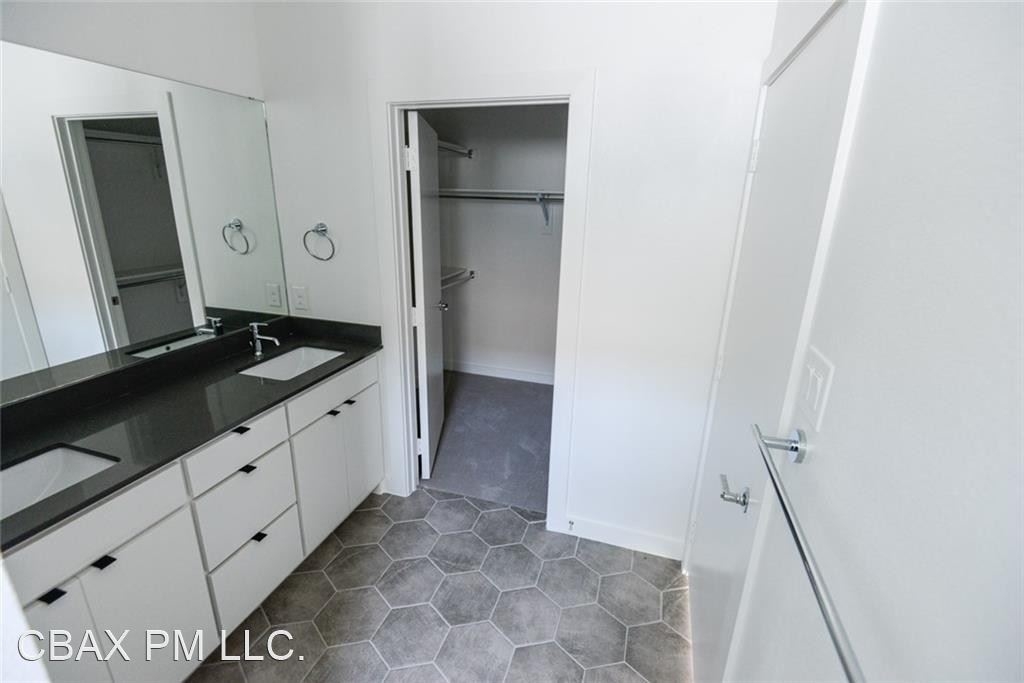 427 W 10th St Unit 103 - Photo 17