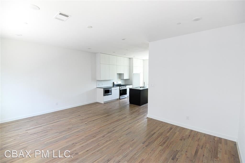 427 W 10th St Unit 103 - Photo 1