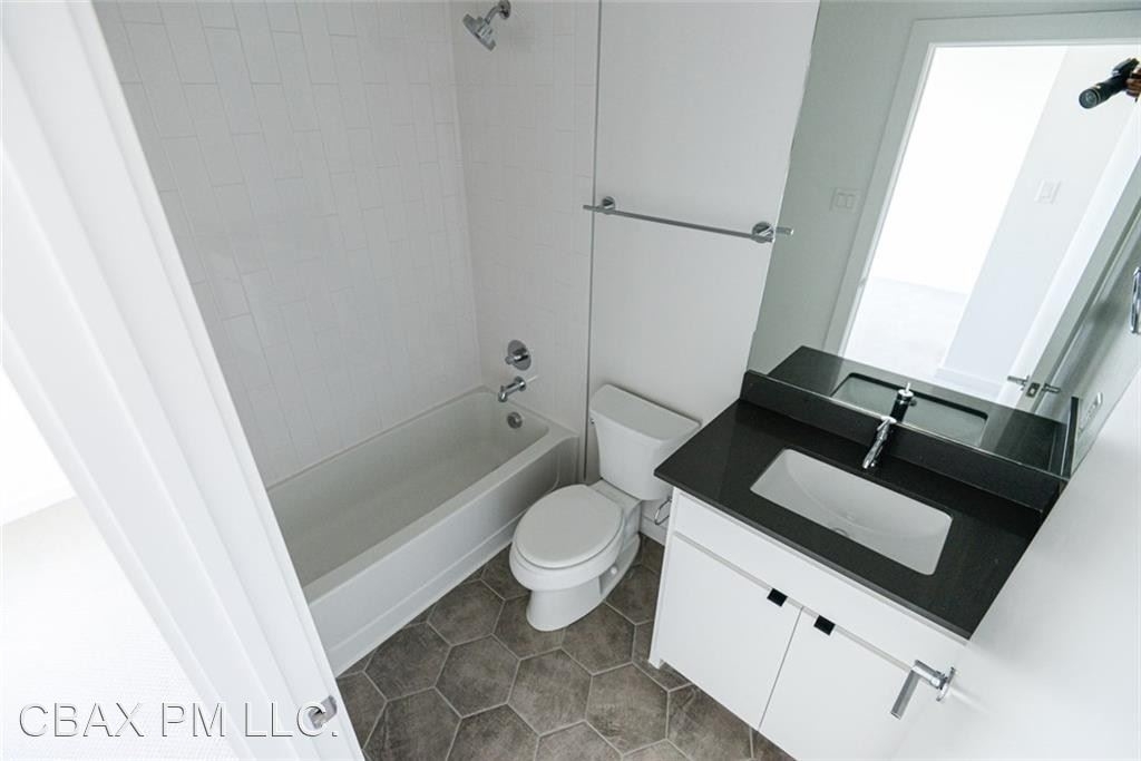 427 W 10th St Unit 103 - Photo 12