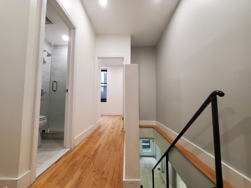 543 East 5th Street - Photo 3