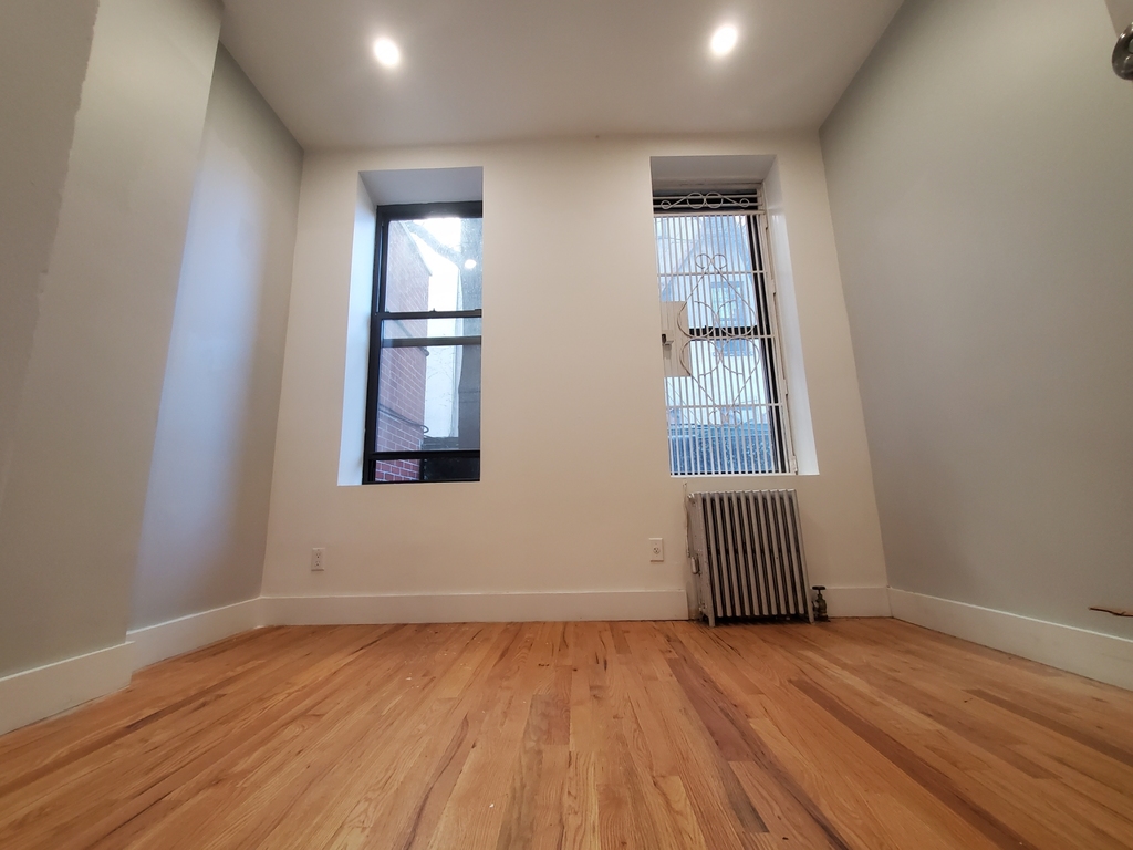 543 East 5th Street - Photo 1