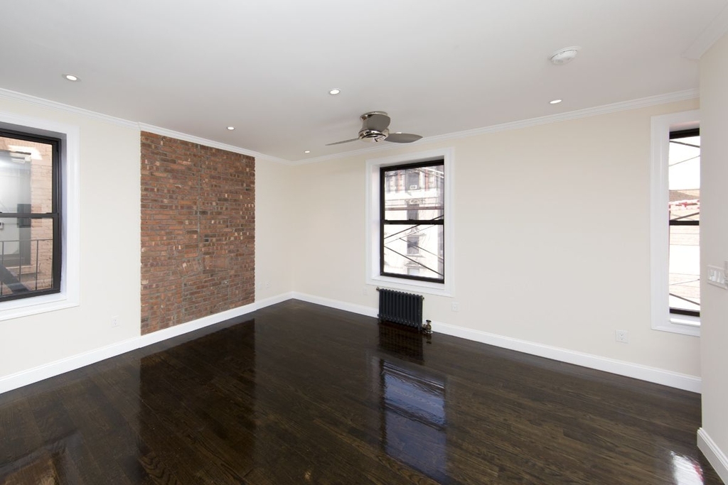 1379 Lexington Avenue - Photo 4