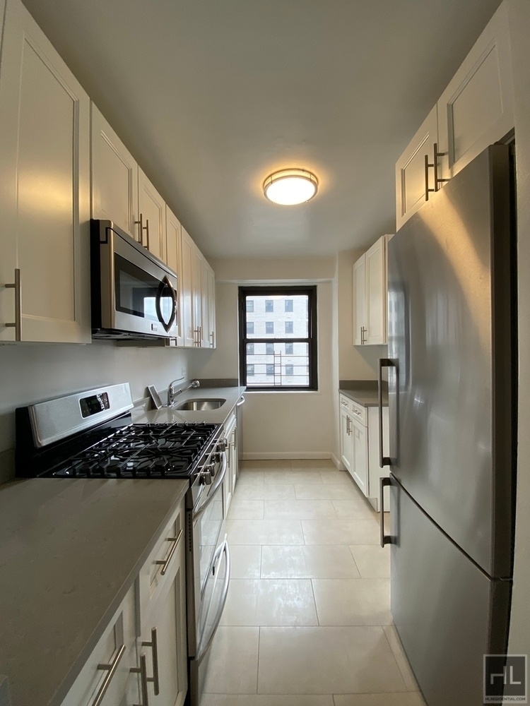 East 86th Street - Photo 2