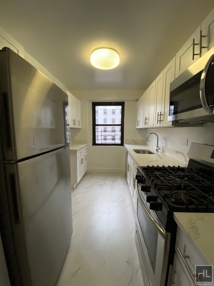 East 86th Street - Photo 2