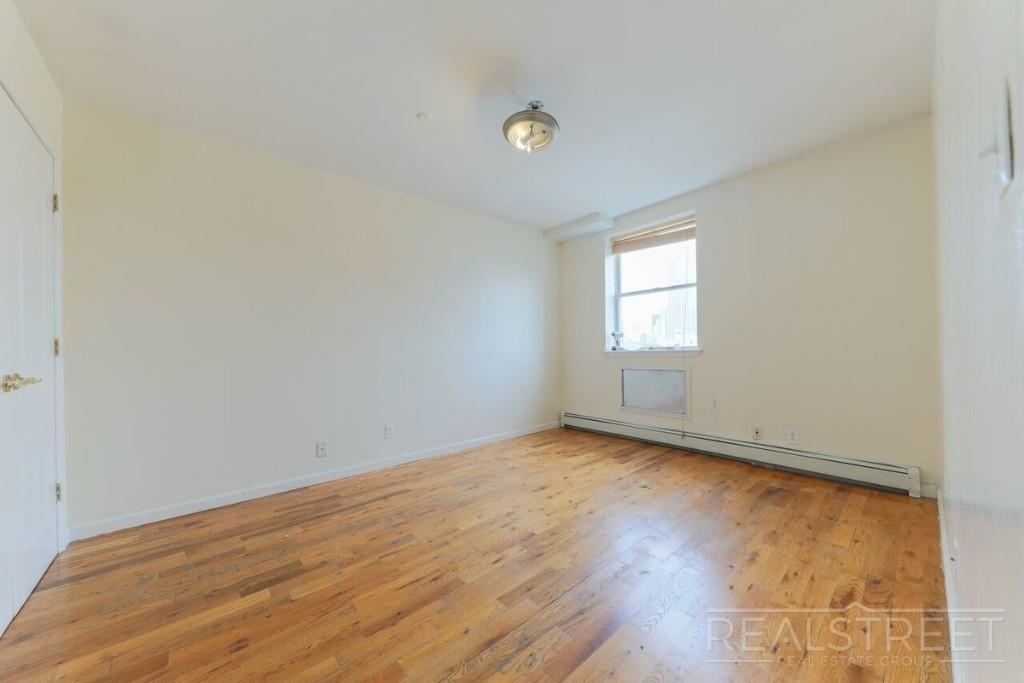 567 Warren Street - Photo 1