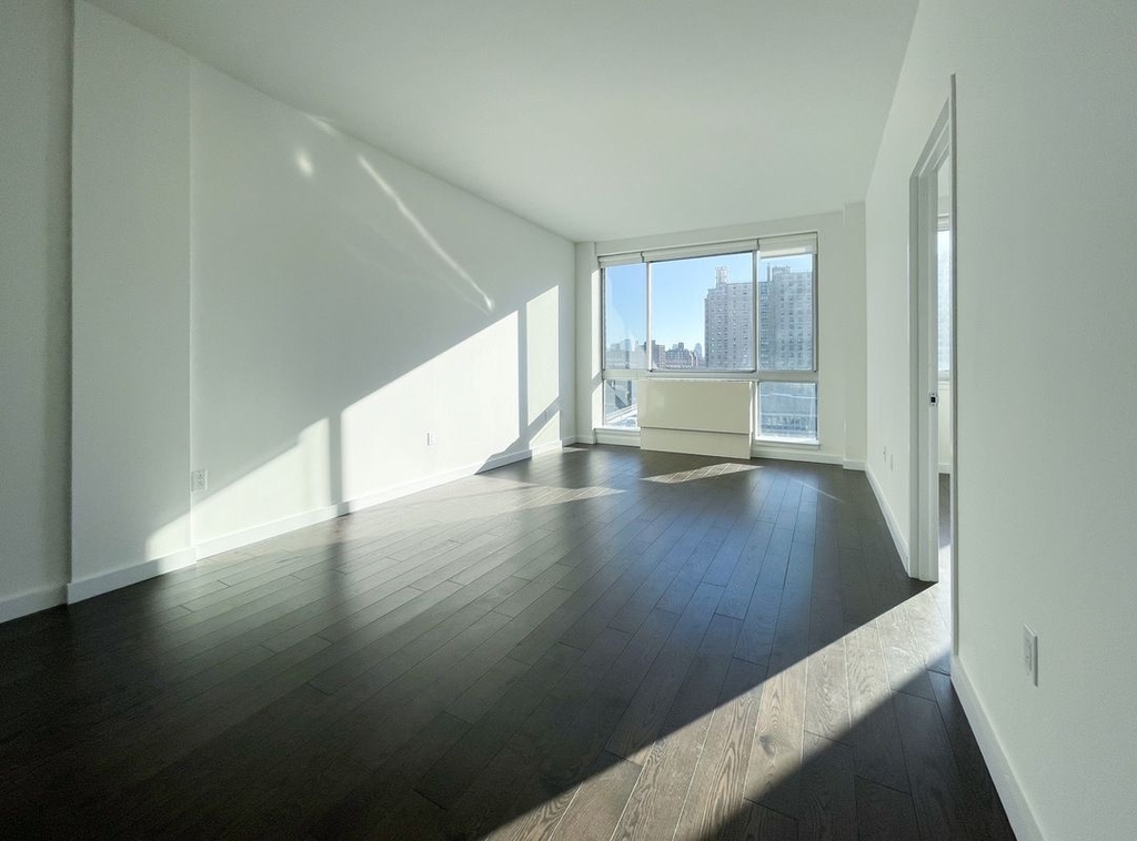 310 East 2nd Street - Photo 2