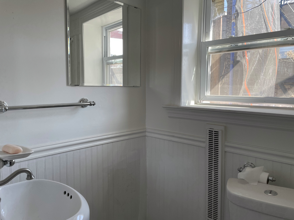 424 West 10th - Photo 7