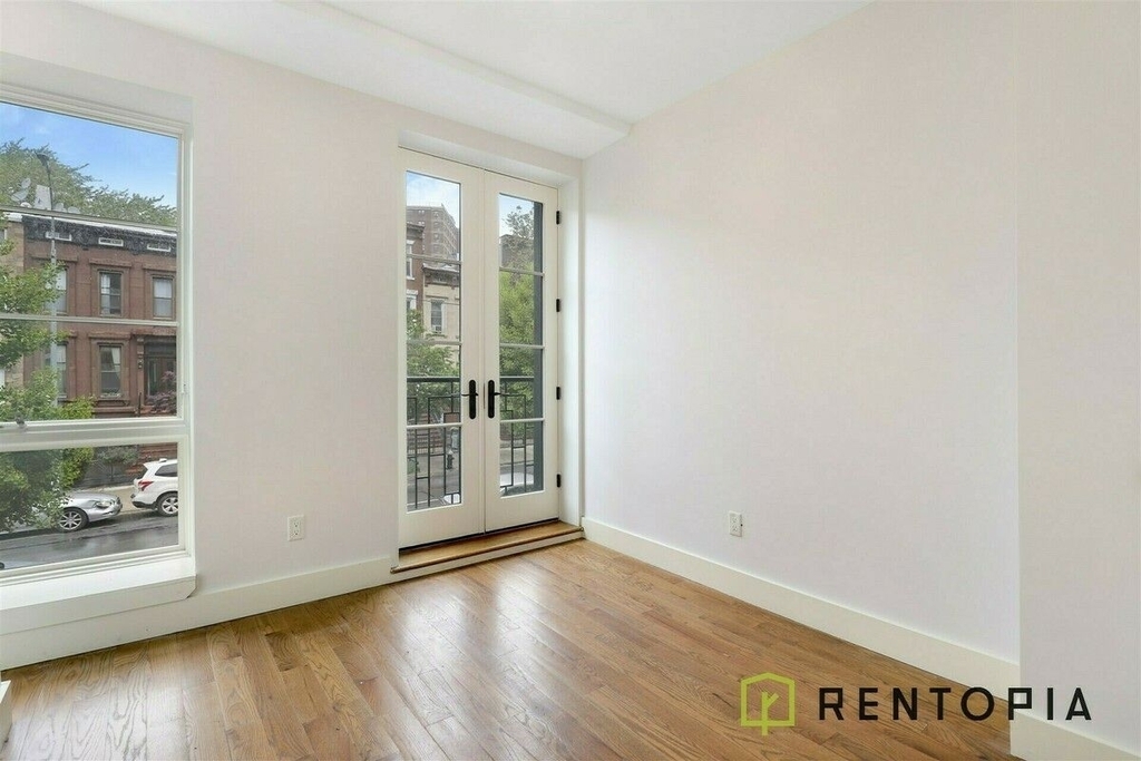 868 Lafayette Avenue - Photo 2