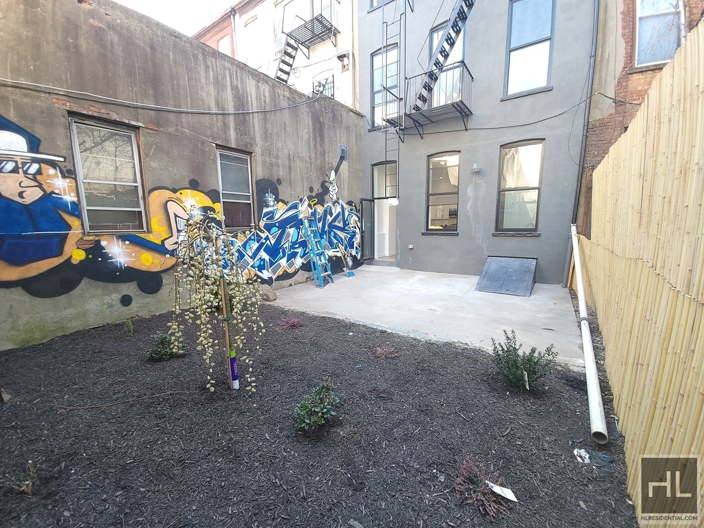 173 Malcolm X Boulevard - Photo 1