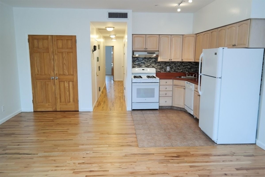 195 Lenox Avenue - Photo 2