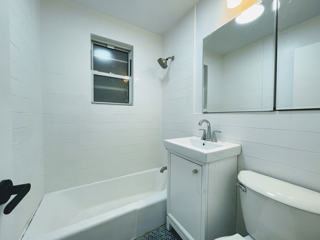 320 West 22nd Street - Photo 4