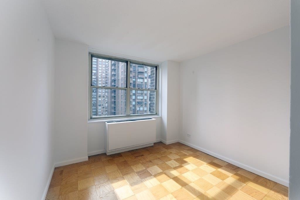 166 East 34th Street - Photo 2