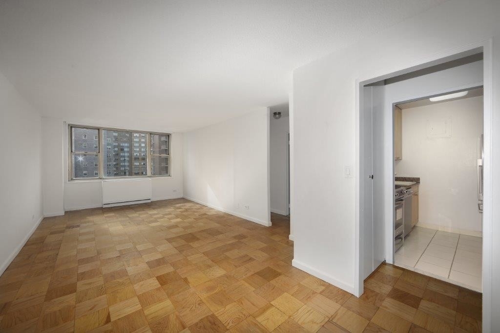 166 East 34th Street - Photo 1