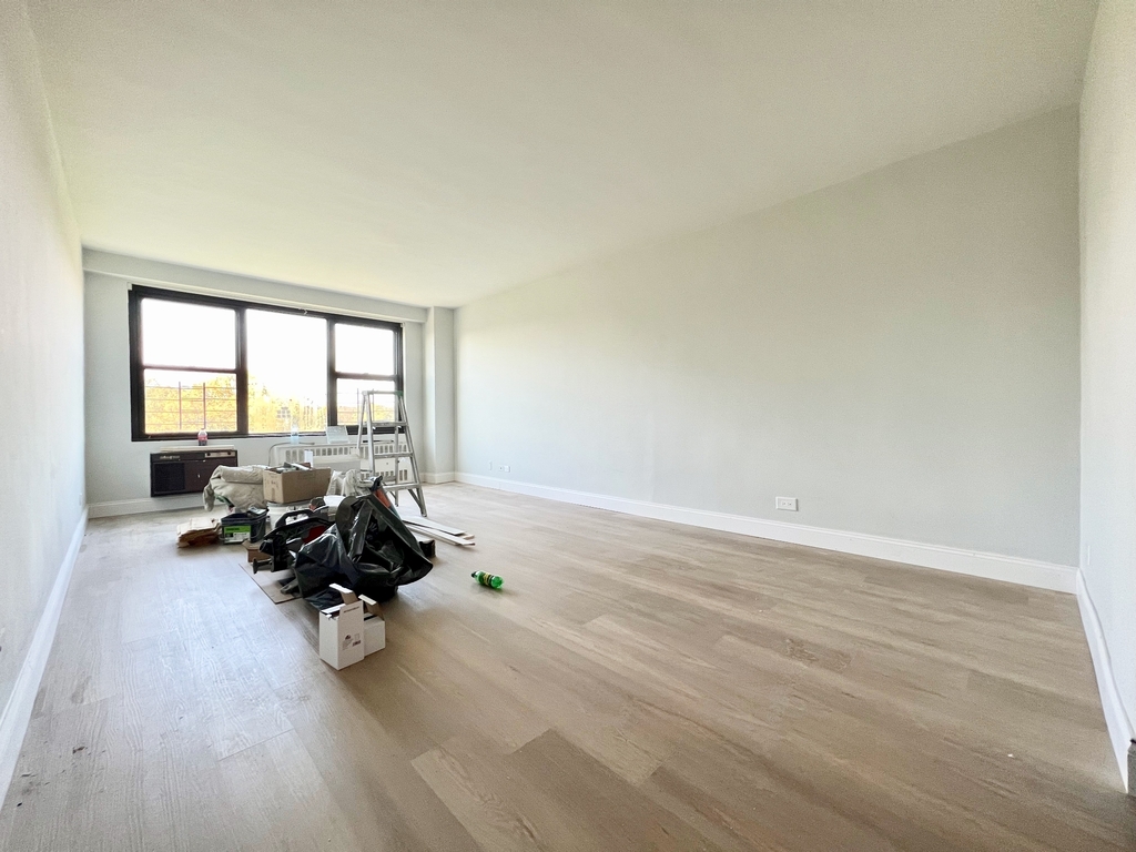 160 Parkside Avenue - Photo 0