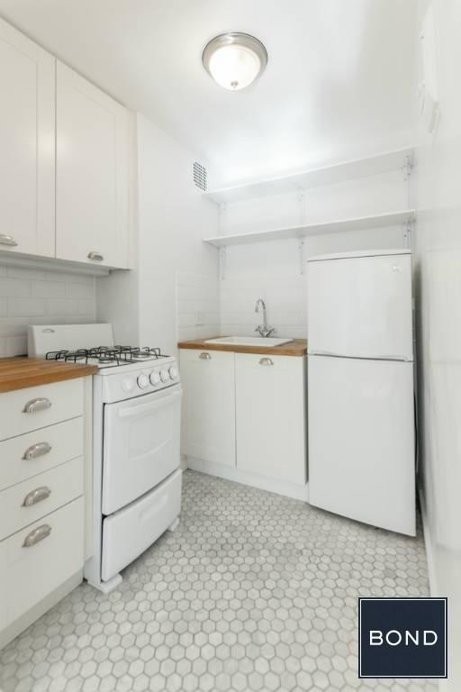 320 West 22nd Street - Photo 4