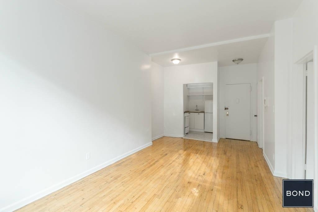 320 West 22nd Street - Photo 2