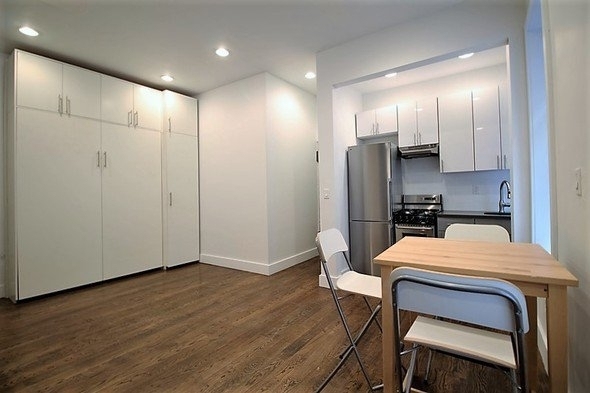 410 Eastern Parkway - Photo 2