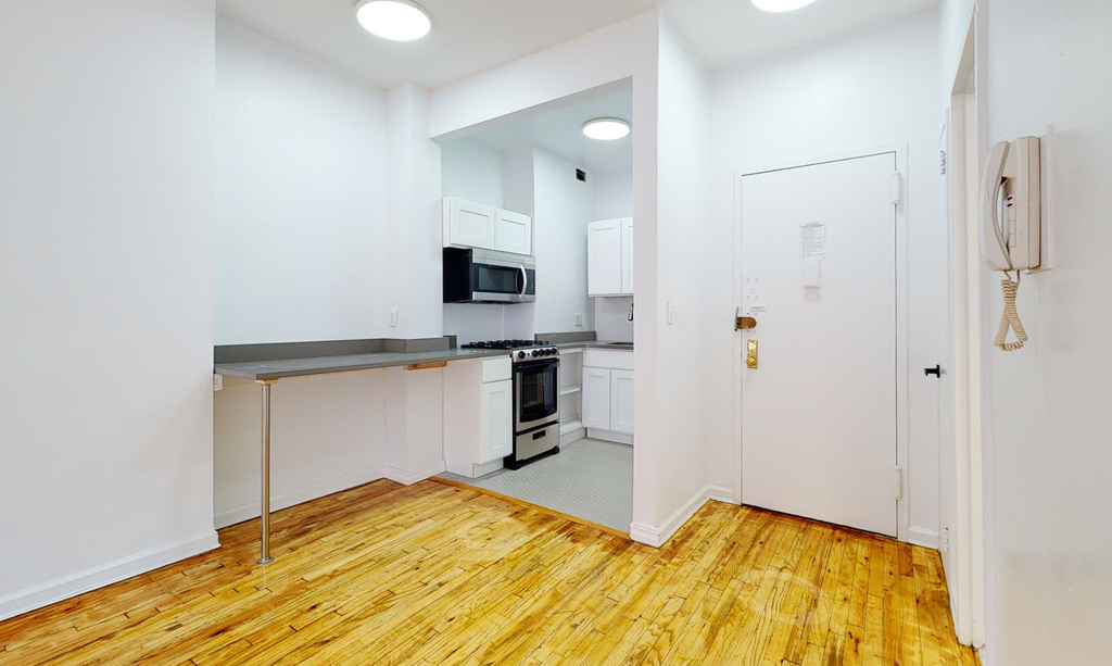 320 West 22nd Street - Photo 5