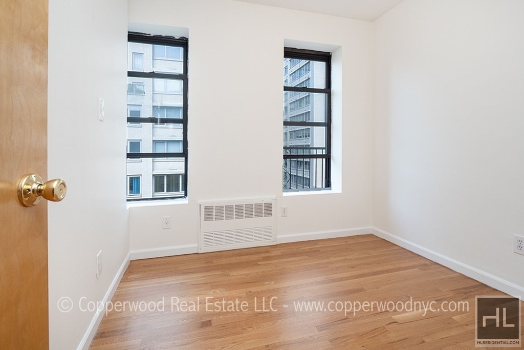 East 81 Street - Photo 5