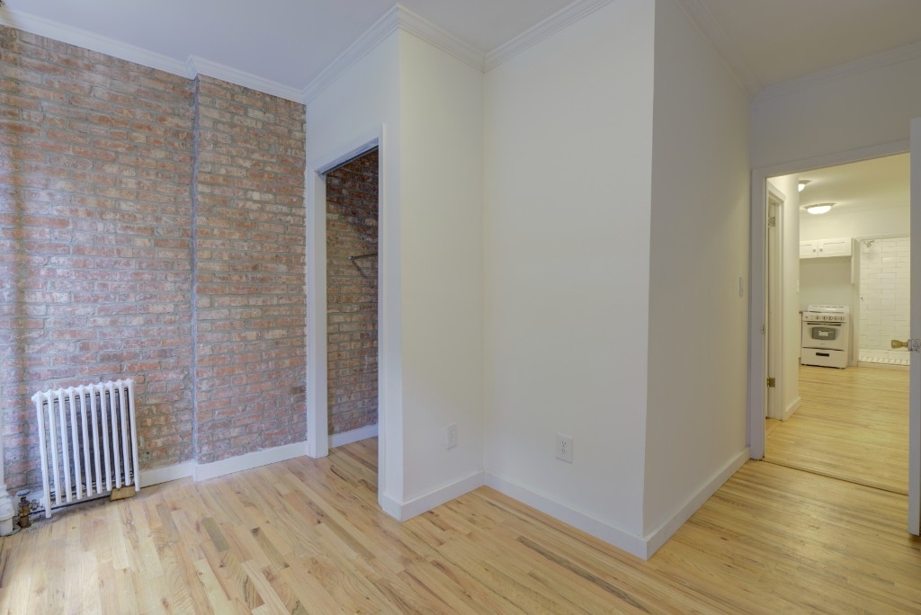 411 W 48th Street - Photo 6