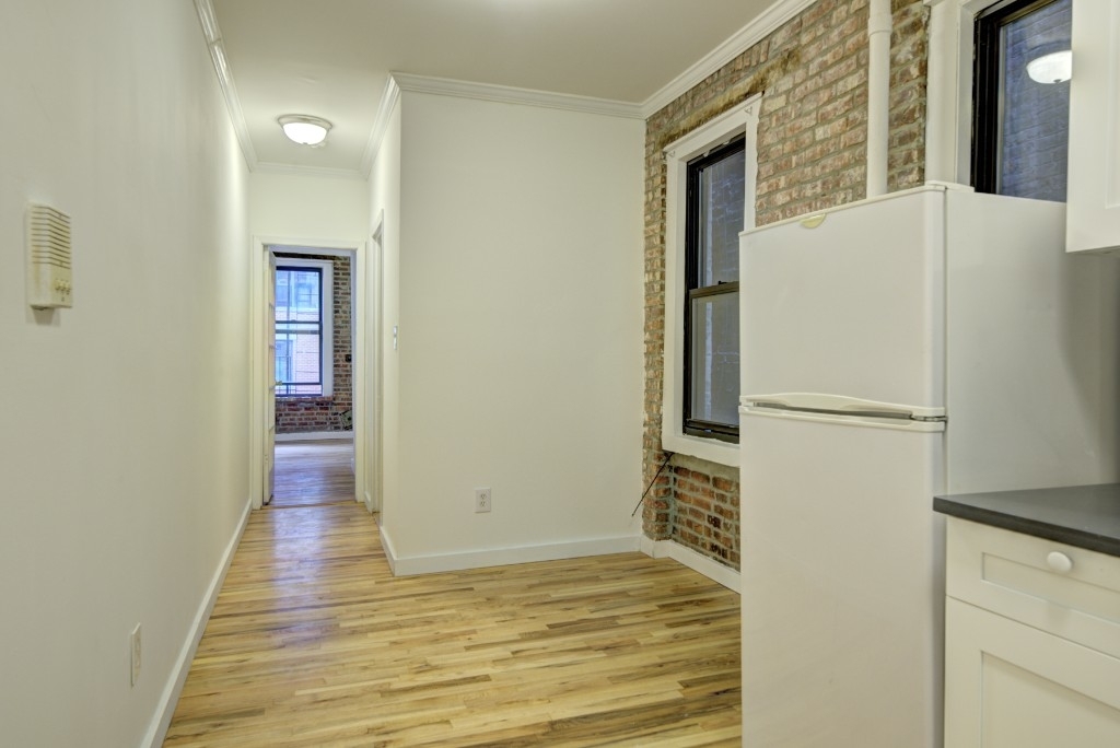 411 W 48th Street - Photo 3