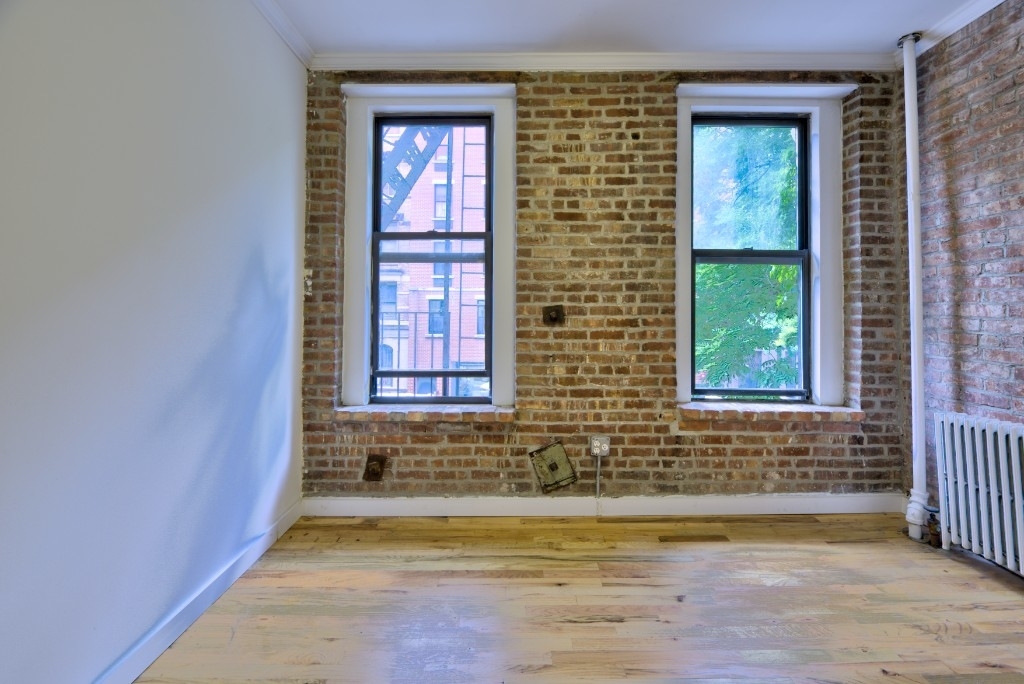 411 W 48th Street - Photo 5