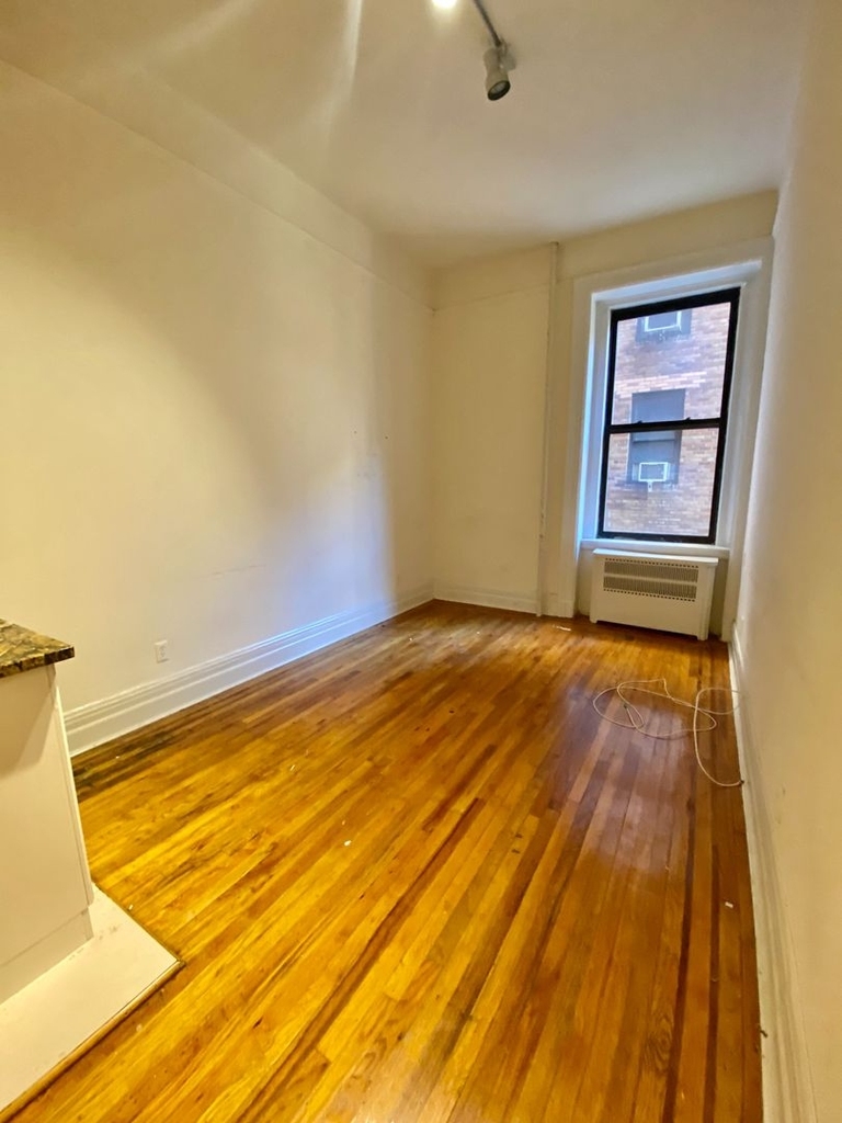 212 West 16th Street - Photo 2