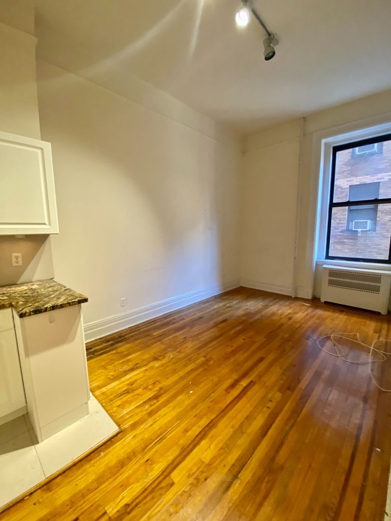 212 West 16th Street - Photo 1