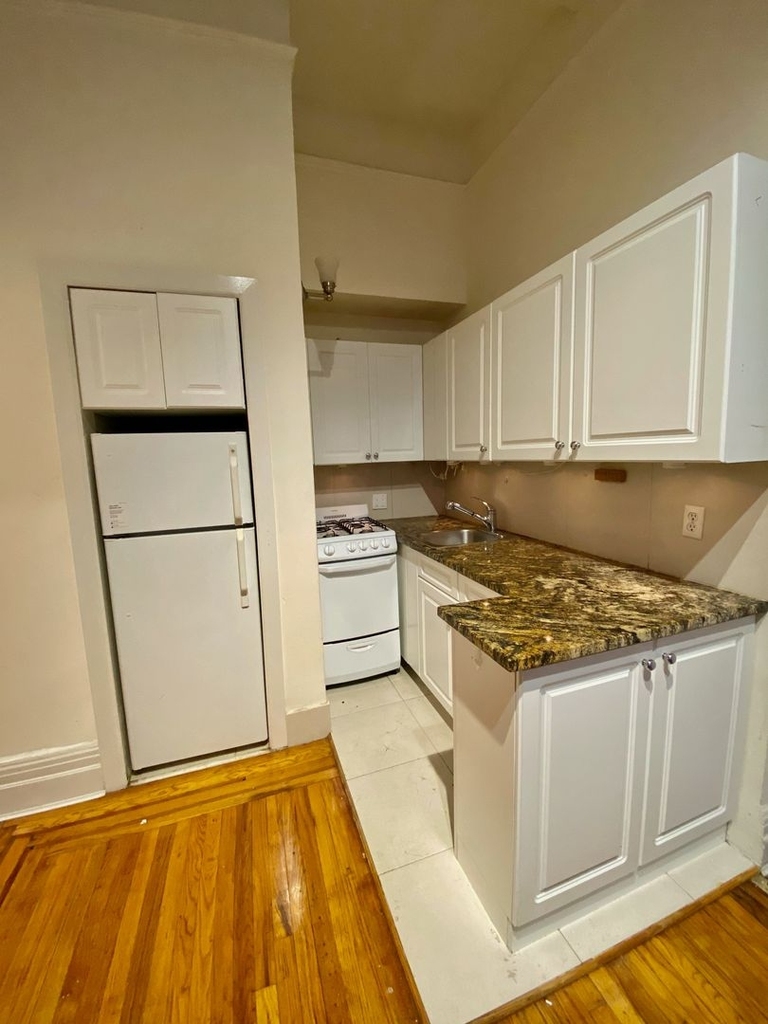 212 West 16th Street - Photo 5