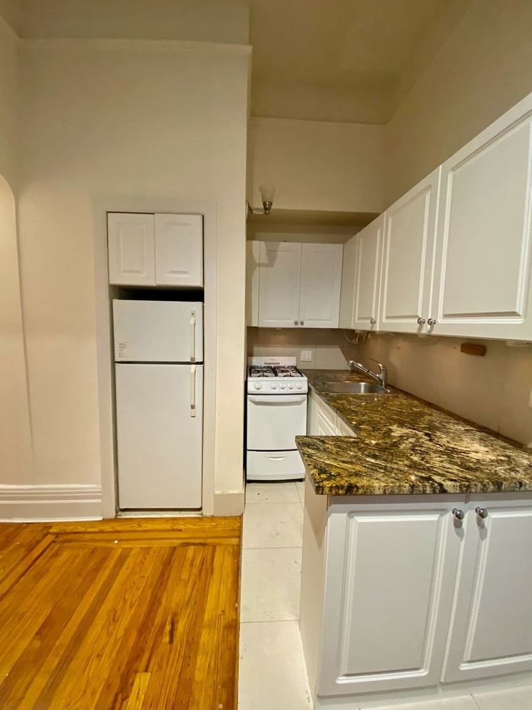 212 West 16th Street - Photo 6