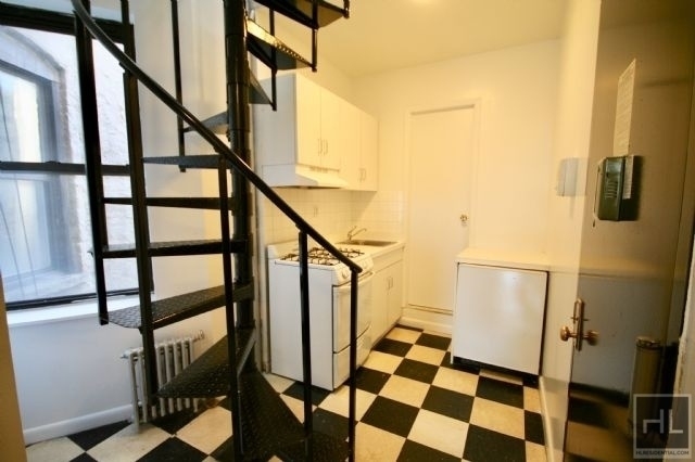 East 7 Street - Photo 5