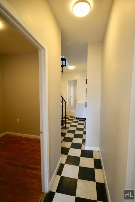 East 7 Street - Photo 4