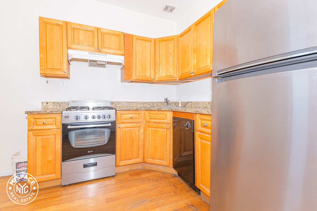 673 Lafayette Avenue - Photo 2