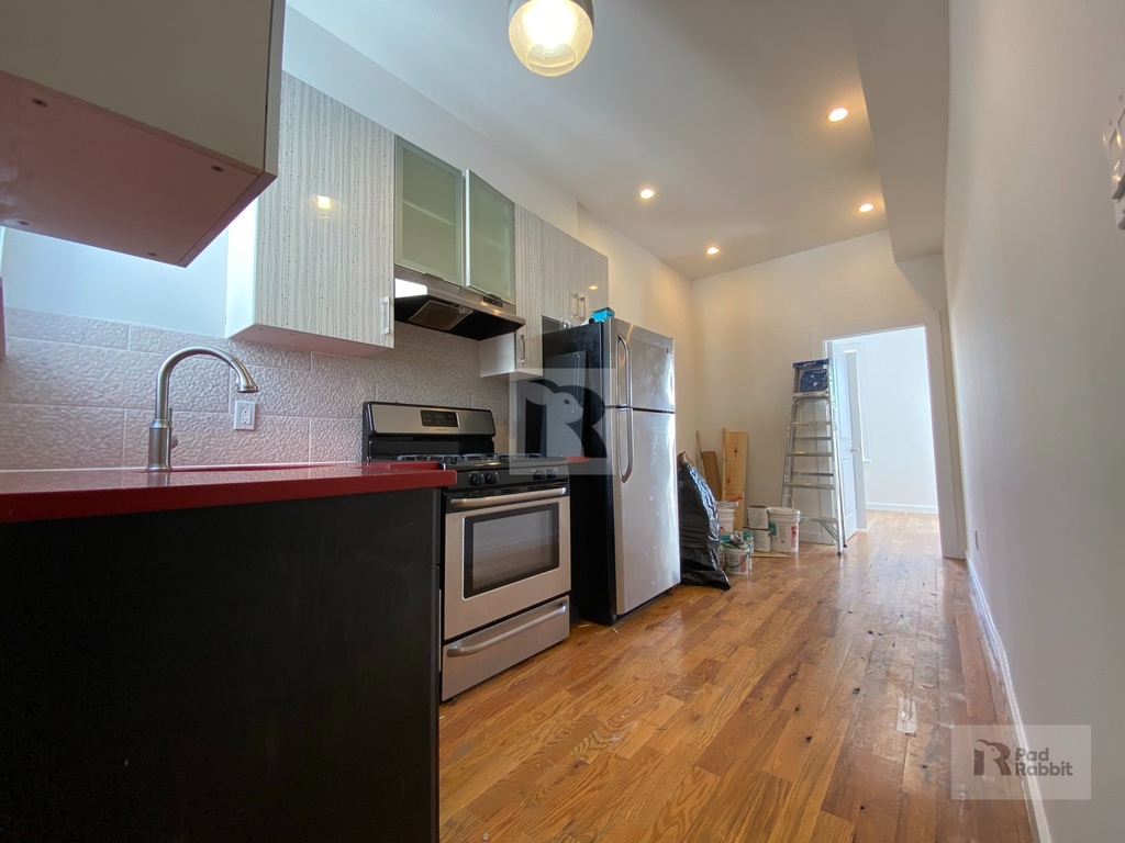 1366 Putnam Avenue - Photo 3