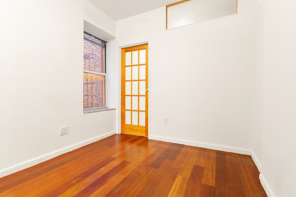 520 East 11th Street - Photo 1