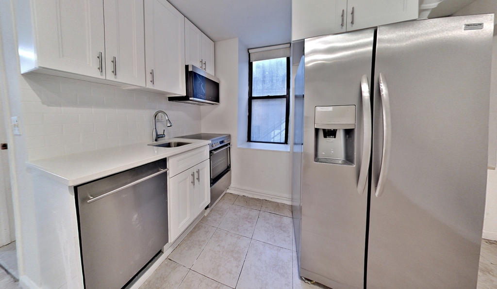 11 West 8th Street - Photo 4