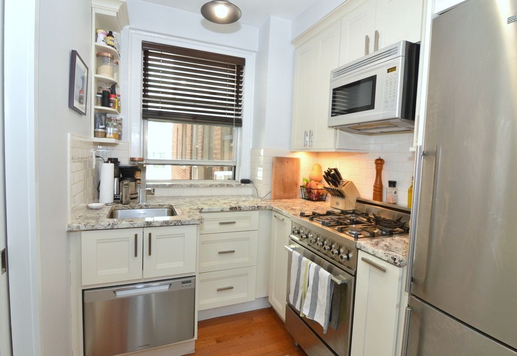 333 East 43rd Street - Photo 1