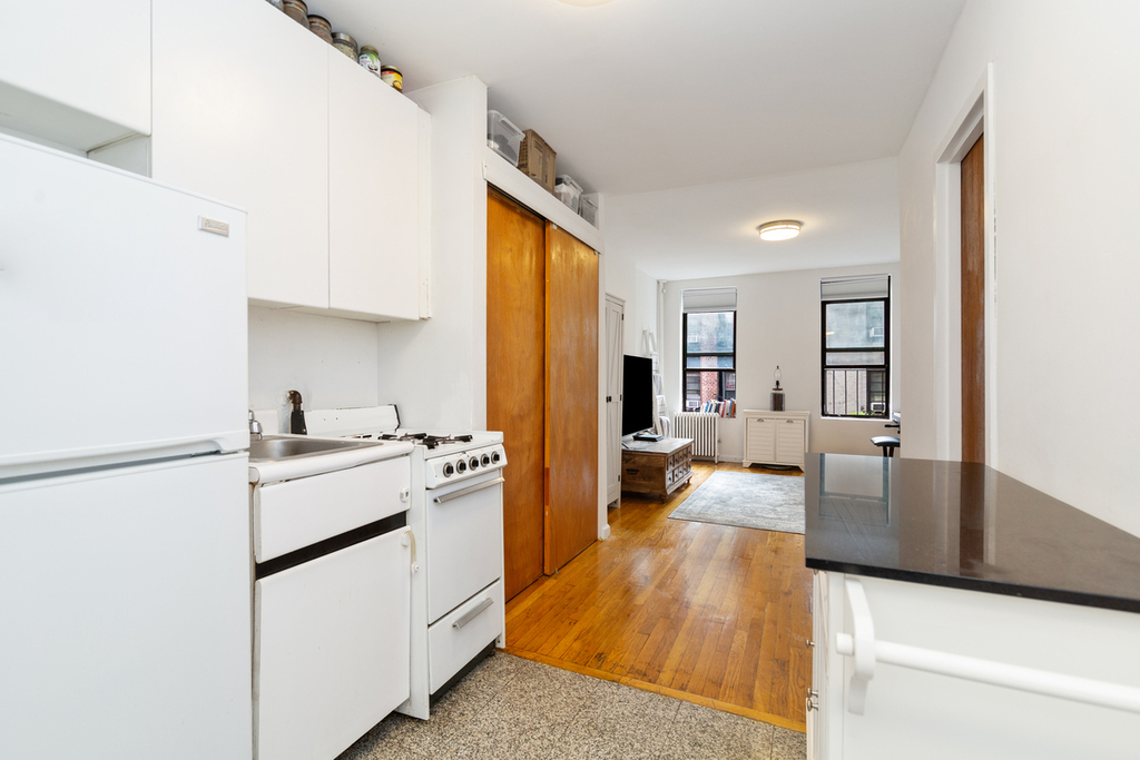 334 East 82nd Street - Photo 3