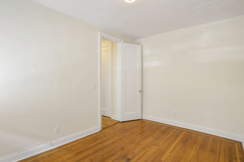 11 West 8th Street - Photo 7